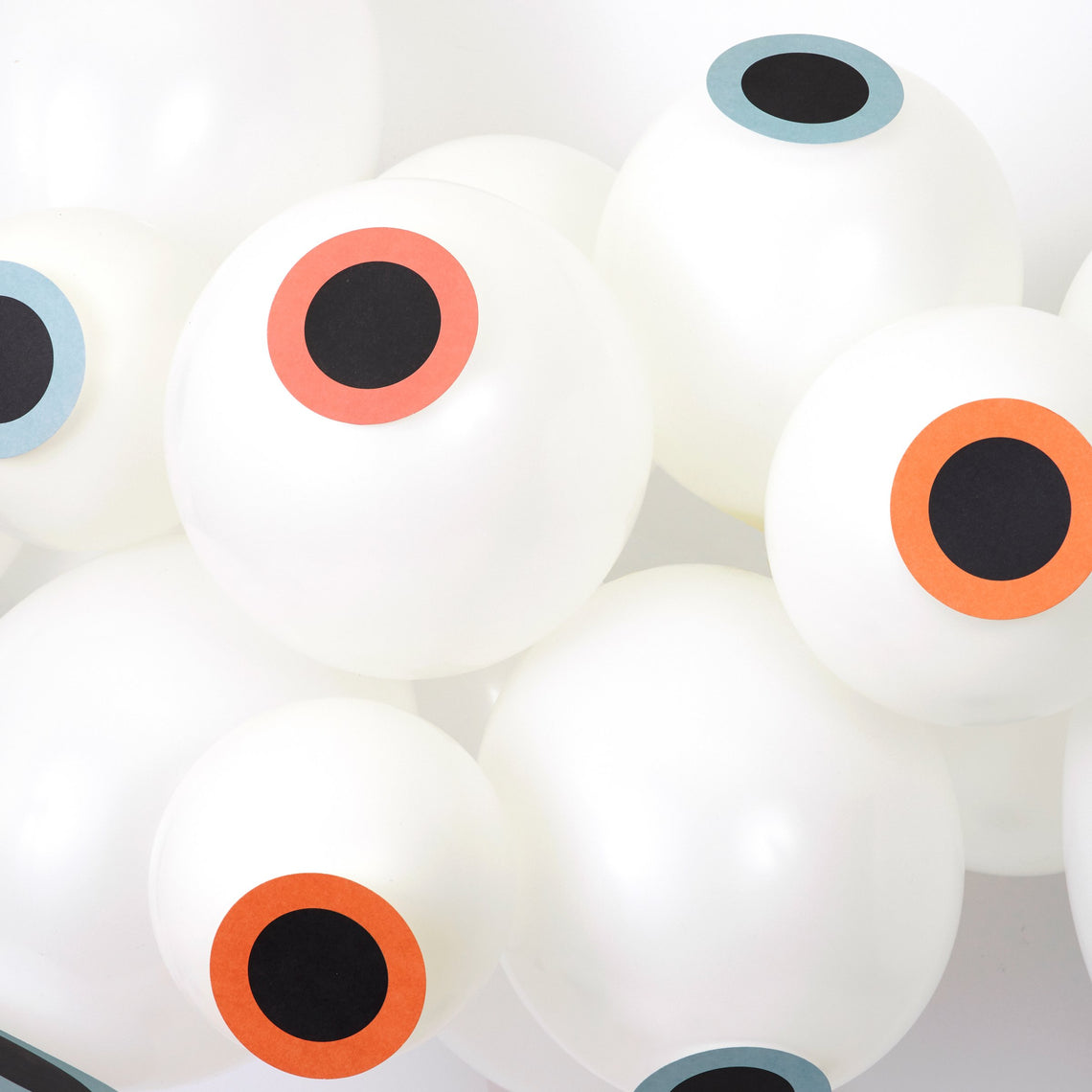 Eyeball Balloon Garland Kit
