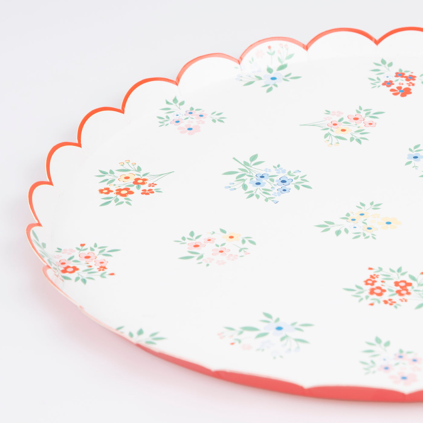 Ditsy Posy Scalloped Dinner Plates